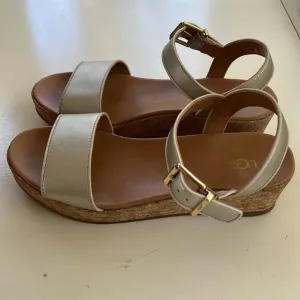 KIDS Ugg Cork Sandals SZ 5