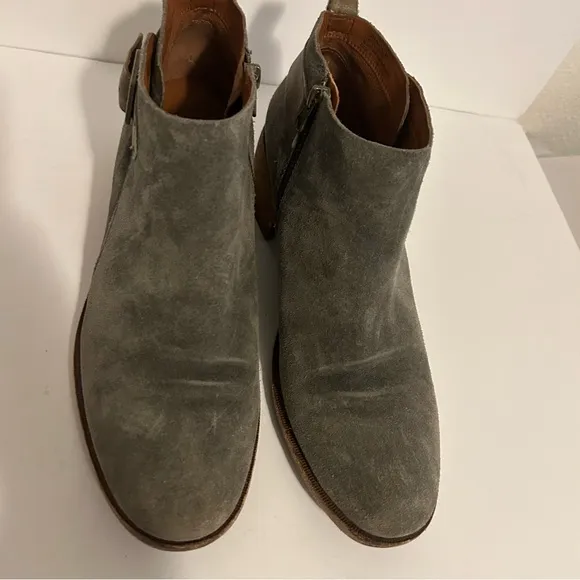 Korkease Mesa genuine leather suede grey ankle boots booties size 10 with buckle