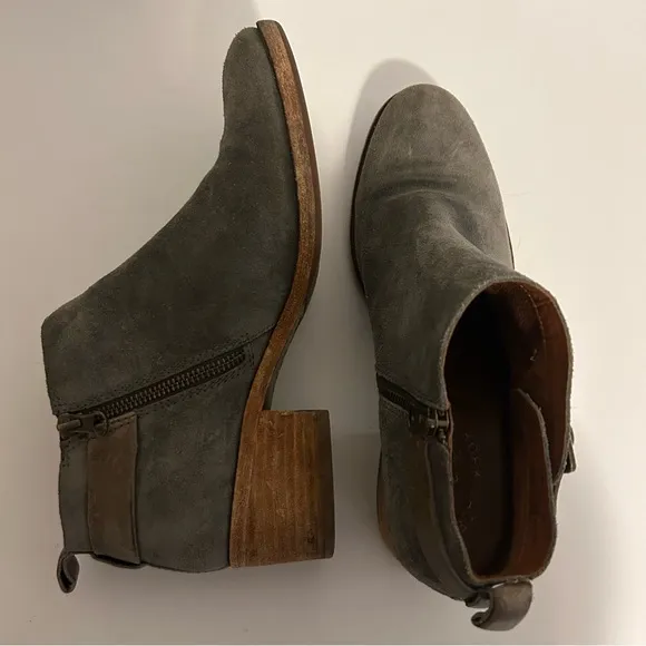 Korkease Mesa genuine leather suede grey ankle boots booties size 10 with buckle
