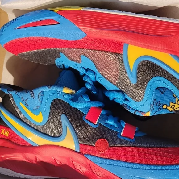 Kyrie 8 GO SE GS 'Black Blue Tour Yellow'