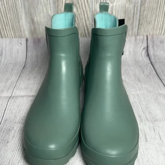 Laura Ashley Rain Boots Ankle Size 9 NWT