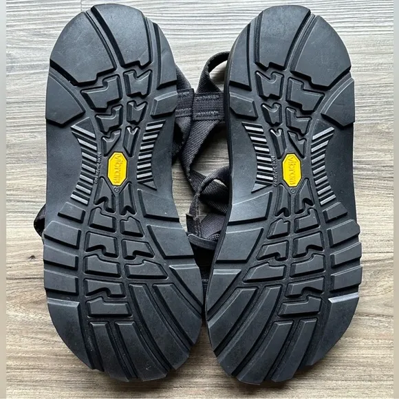 Like-new! Chaco Sandals
