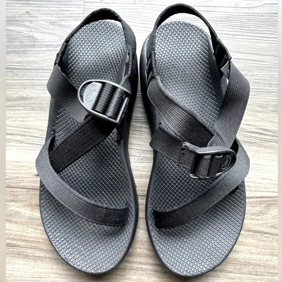 Like-new! Chaco Sandals
