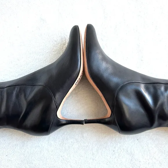 Like NEW Cole haan Carlyle tall leather boots knee high black boots size 6.5