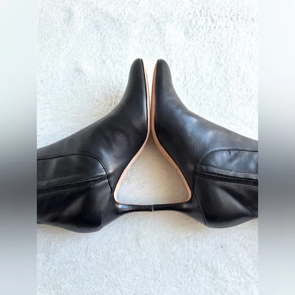 Like NEW Cole haan Carlyle tall leather boots knee high black boots size 6.5