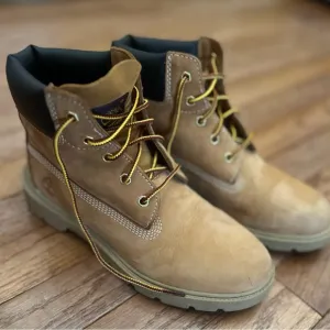 Like New Timberland Boots Boys 5