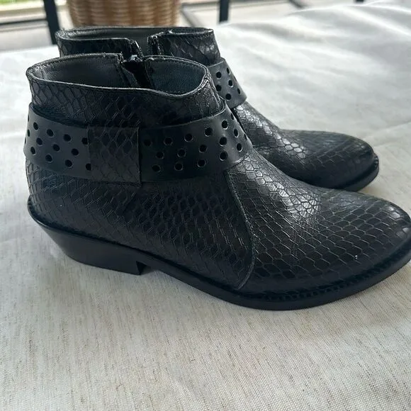 LiliMill Black Snakeskin Ankle Boot 37=7