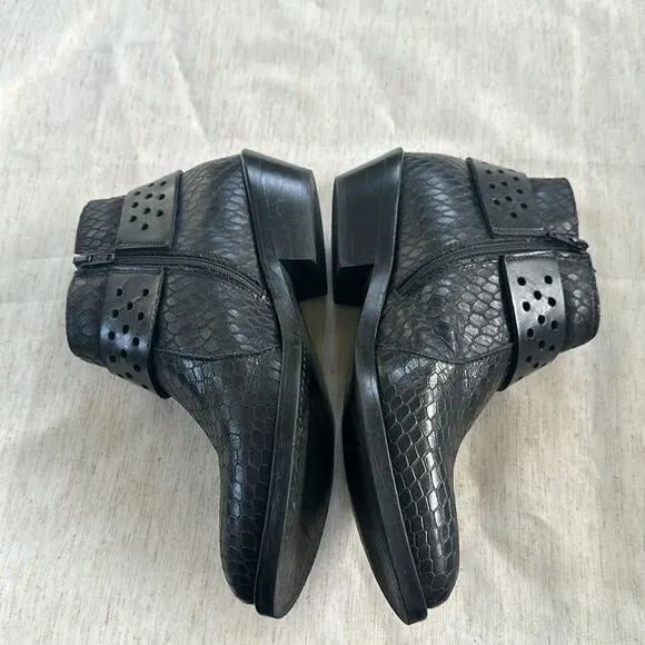 LiliMill Black Snakeskin Ankle Boot 37=7