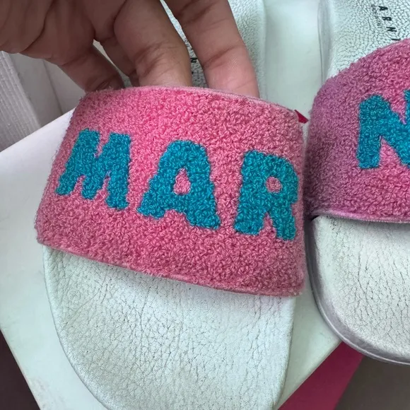 Little girls Marni embroidered logo fleece sandals