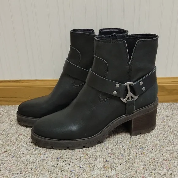 Lucky Brand Black Leather Soxton Side Zip Ankle Bootie Sz 9.5. Womens