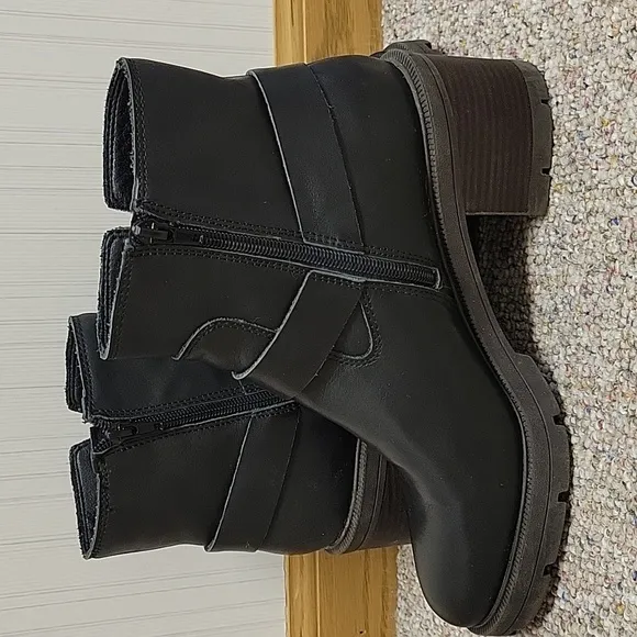 Lucky Brand Black Leather Soxton Side Zip Ankle Bootie Sz 9.5. Womens