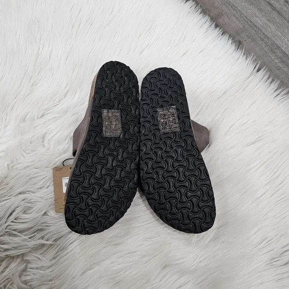 Lucky brand blanc  footbed  double buckle  slides sandals