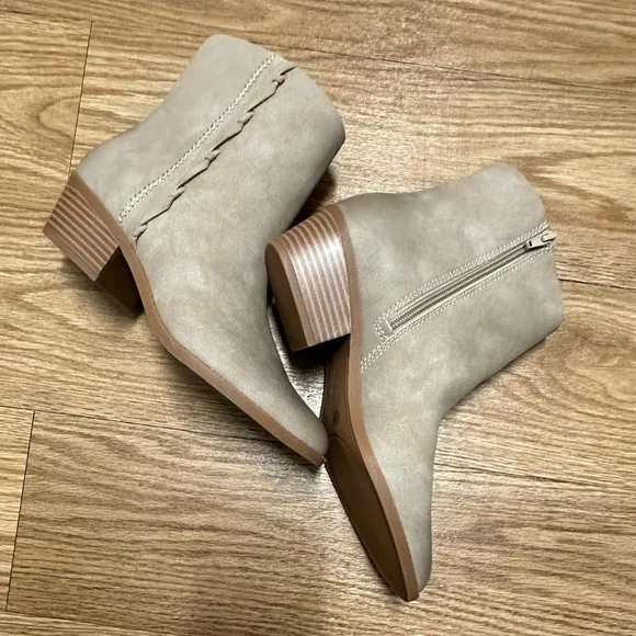 LUCKY BRAND tan ankle boots