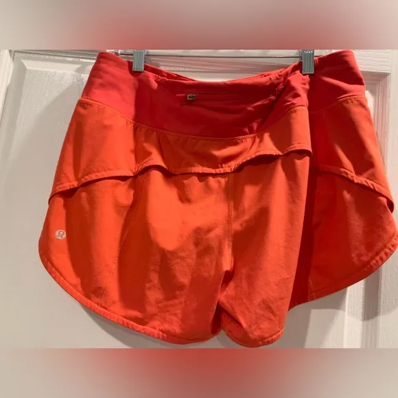 Lululemon Athletica  3.5 in Hotty hot shorts women’s size 10