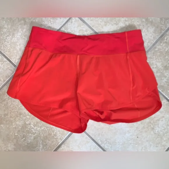 Lululemon Athletica  3.5 in Hotty hot shorts women’s size 10