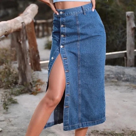 Luna Buttoned Denim Skirt - Medium Blue