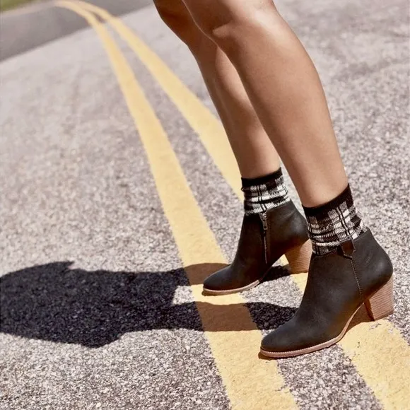 MADEWELL Billie Leather Stacked Heel Ankle Boots in Black