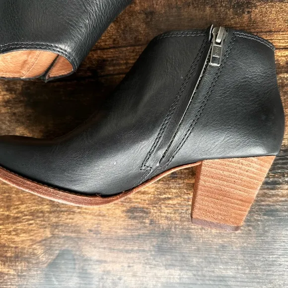 MADEWELL Billie Leather Stacked Heel Ankle Boots in Black