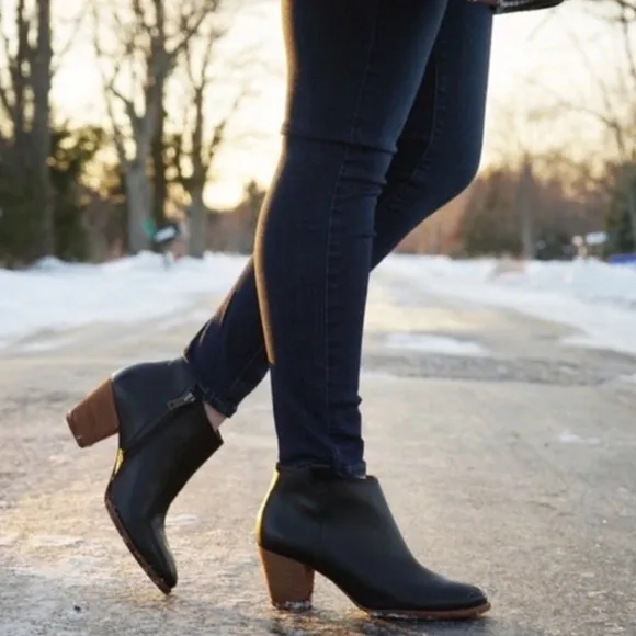 MADEWELL Billie Leather Stacked Heel Ankle Boots in Black