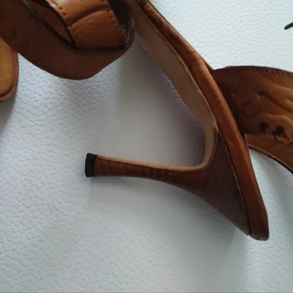 MANOLO BLAHNIK LEATHER WRAP AROUND ANKLE SANDALS