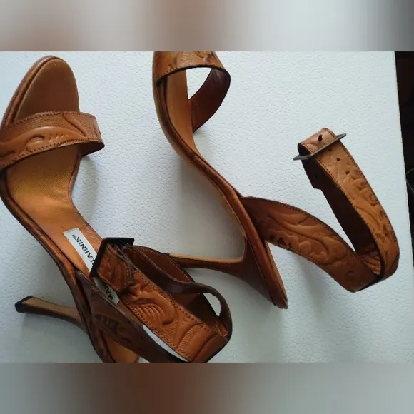 MANOLO BLAHNIK LEATHER WRAP AROUND ANKLE SANDALS