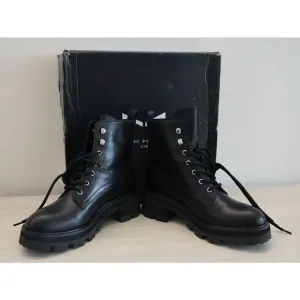 Marc Fisher LTD Women's Sz 8M Black Mllucien Leather Lug Sole Ankle Boots