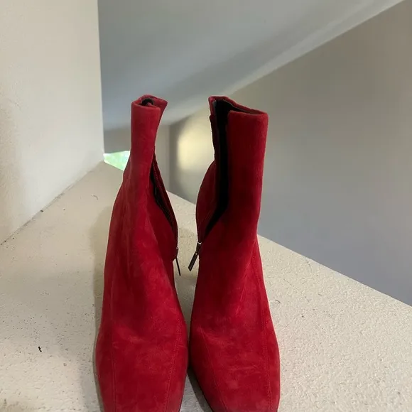 Marc‎ Fisher Red suede ankle boots Booties heels 8 square toes