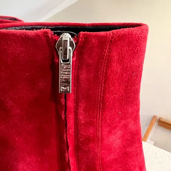Marc‎ Fisher Red suede ankle boots Booties heels 8 square toes