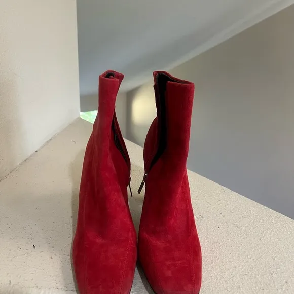 Marc‎ Fisher Red suede ankle boots Booties heels 8 square toes