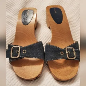 MARC JACOBS -size 9- wood sole slides/ sandals/shoes -clogs