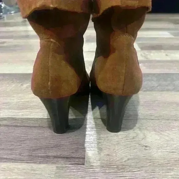 Markon Suede heel boots Leather upper balance man made material. Slightly worn