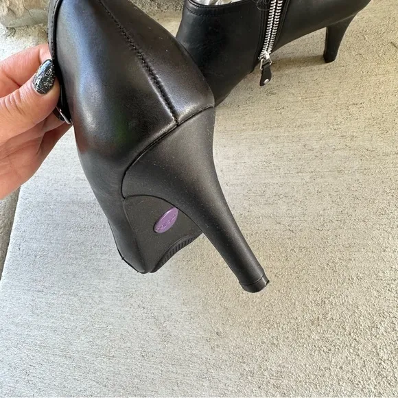 Me Too || black Meade leather booties