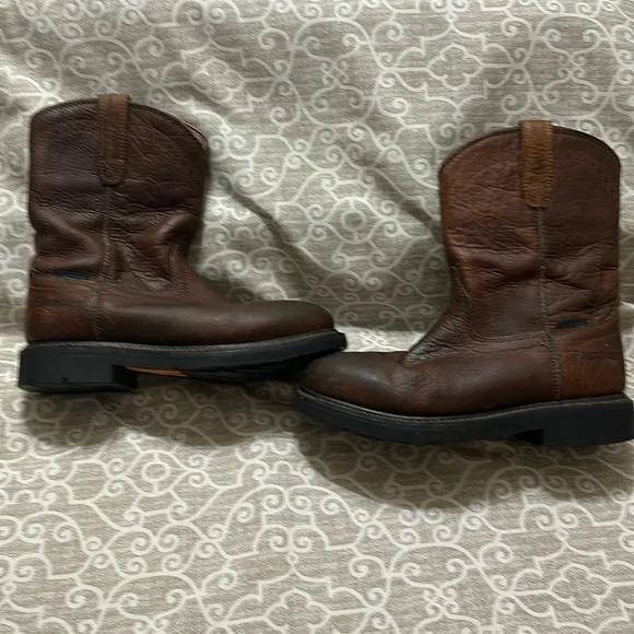 mens Ariat Leather Waterproof work boots sz 7.5 D