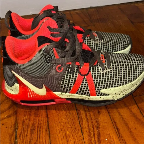 Men's Athletic Shoes - Black and orange