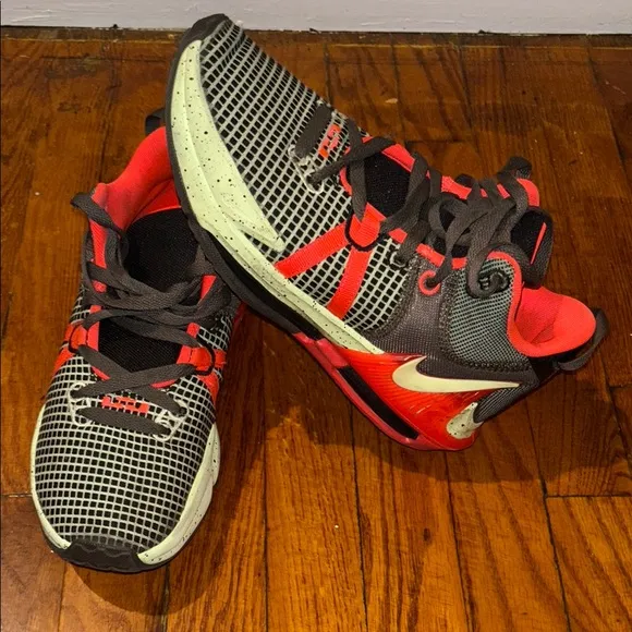 Men's Athletic Shoes - Black and orange
