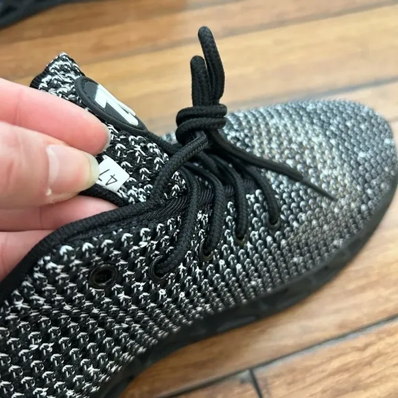 Men’s athletic shoes​​​​