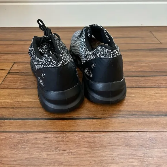 Men’s athletic shoes​​​​
