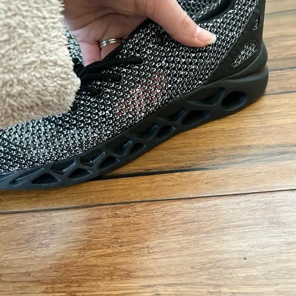 Men’s athletic shoes​​​​