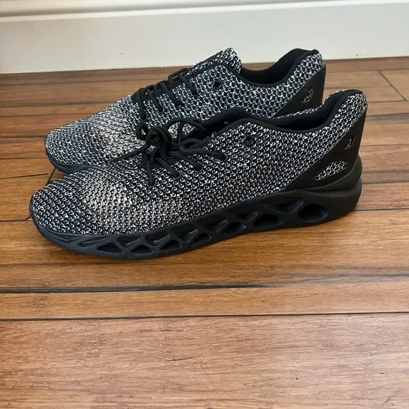 Men’s athletic shoes​​​​