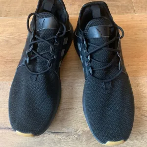 Men's Black Athletic Shoes