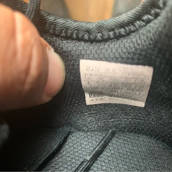 Men's Black Athletic Shoes