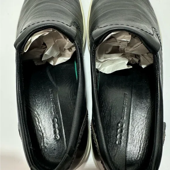 Men's Black Leather Slip-On Shoes pre owned size 10