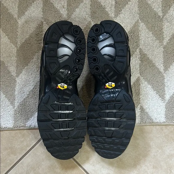 Men's Black Nike Air Plus