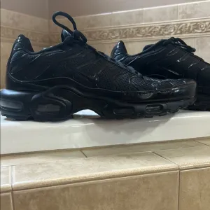Men's Black Nike Air Plus