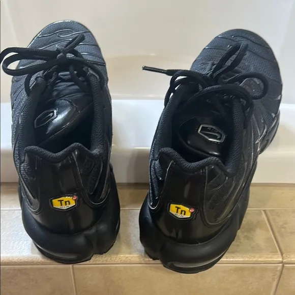 Men's Black Nike Air Plus