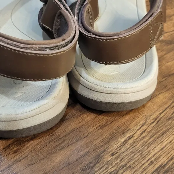 Men's Brown Vionic Sandals Size 13