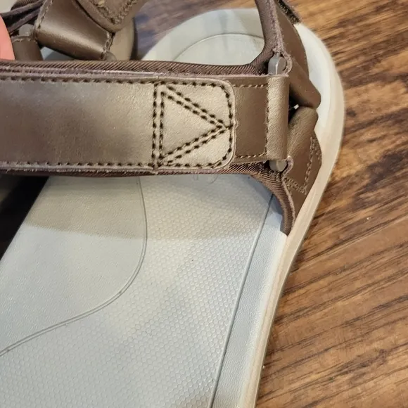 Men's Brown Vionic Sandals Size 13