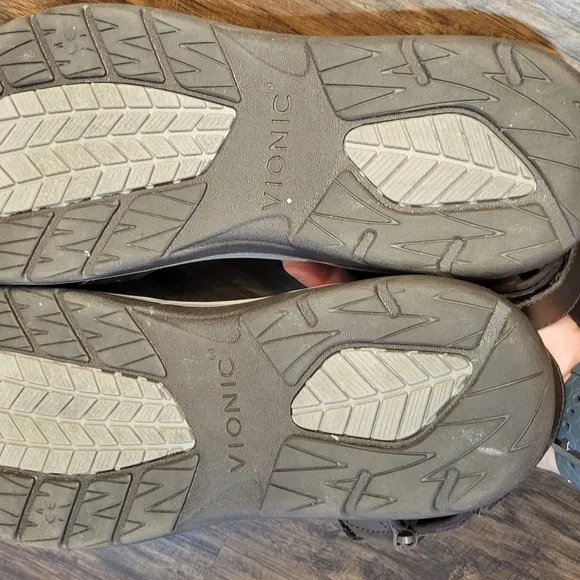 Men's Brown Vionic Sandals Size 13