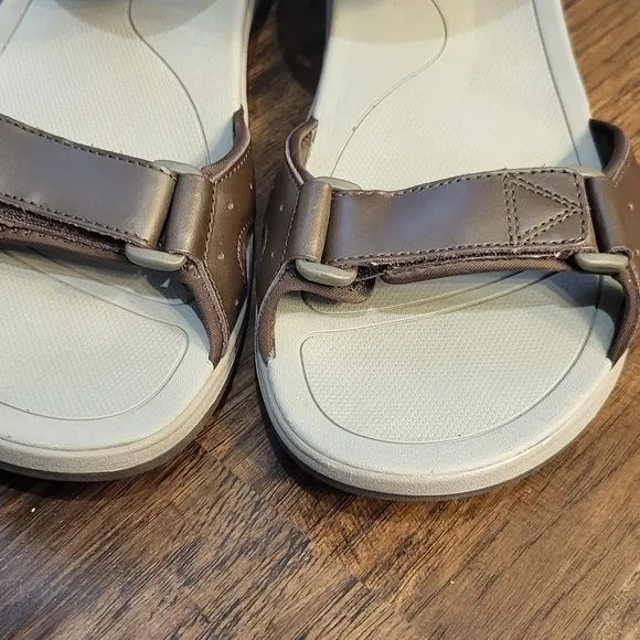Men's Brown Vionic Sandals Size 13