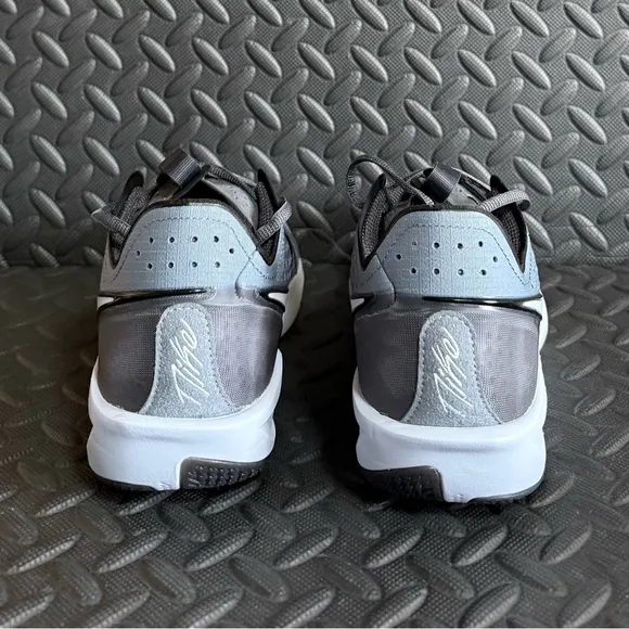 Mens Nike Athletic Basketball Shoes Gray Size 8‎